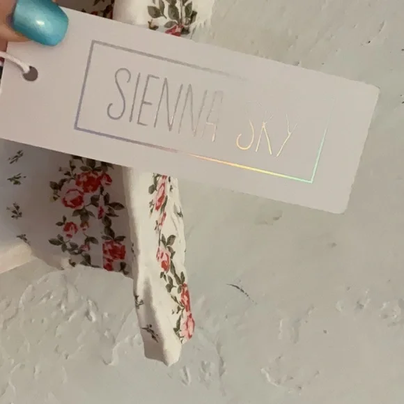 Sienna Sky V-Neck Floral Open Tie Front Tank Top, Size M, Cream, NWT - Picture 6 of 6